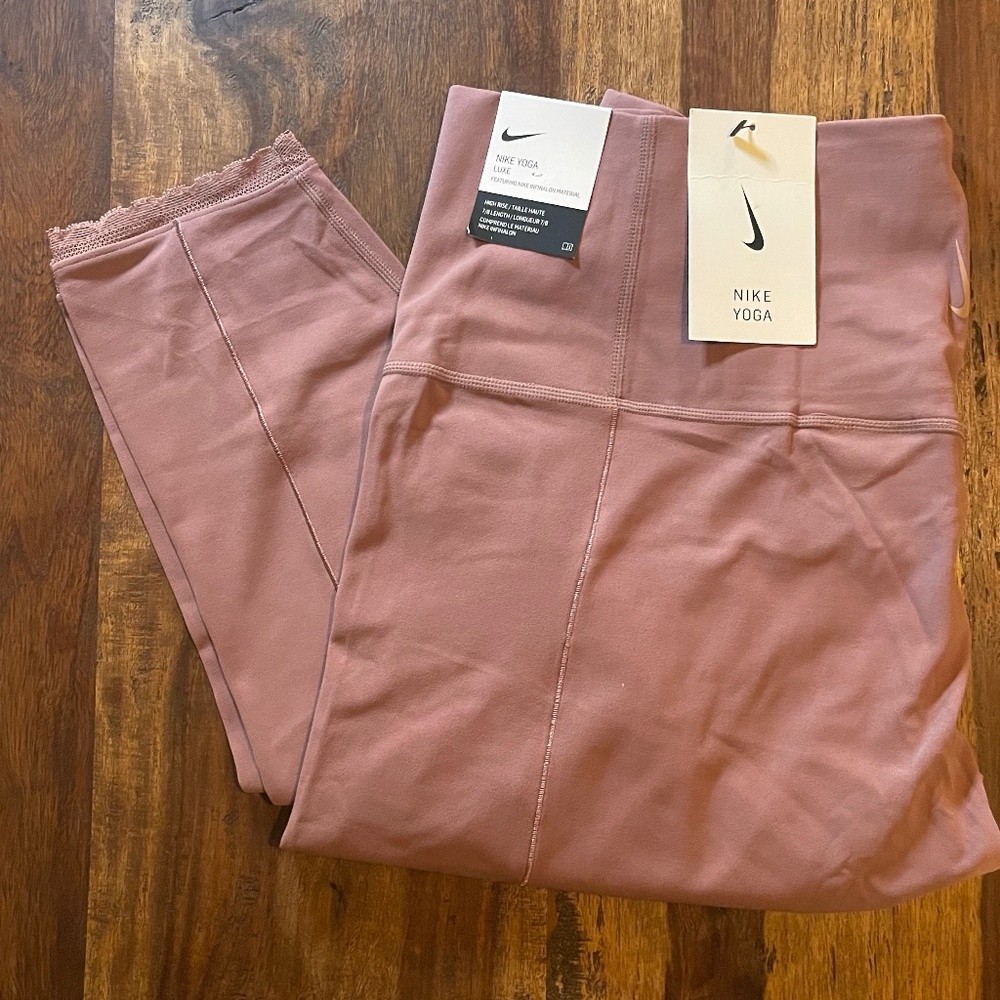 NWT Nike Yoga Luxe 7/8 High Rise Leggings with Lace Detailing